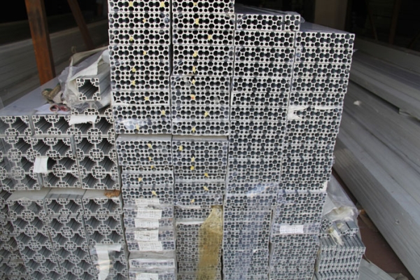 多种型号工业铝型材展示